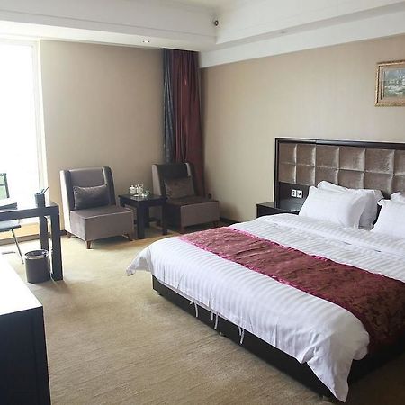Weishi International Hotel Qing Zhou Екстериор снимка