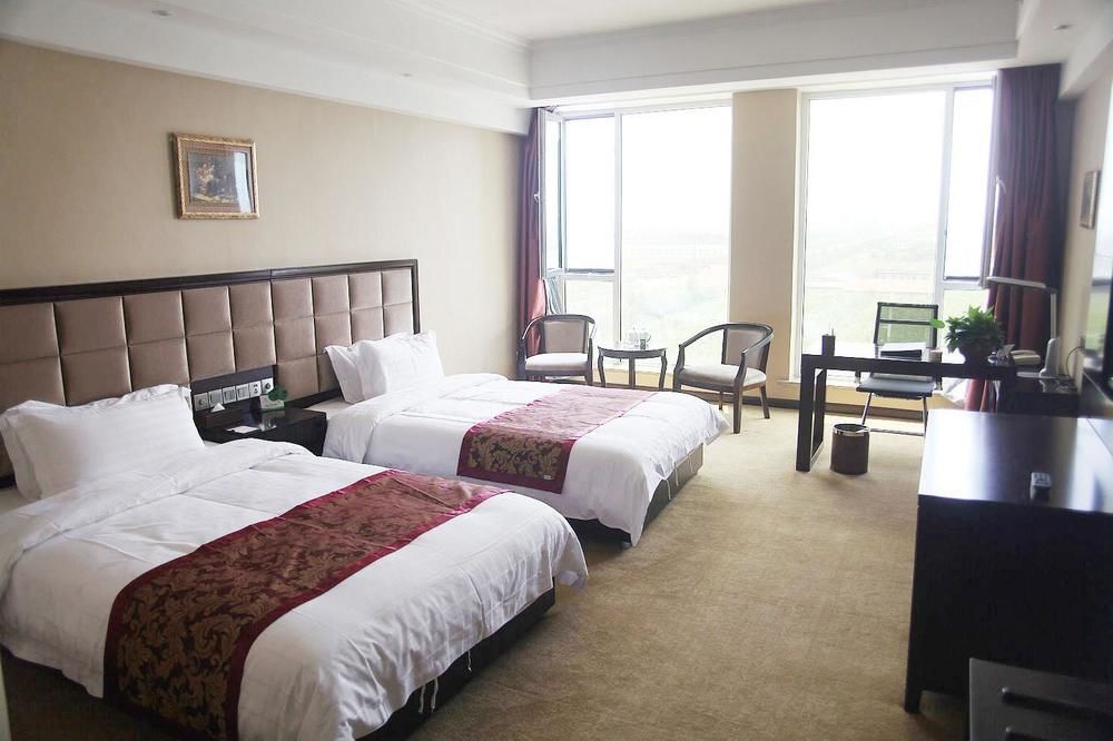 Weishi International Hotel Qing Zhou Екстериор снимка