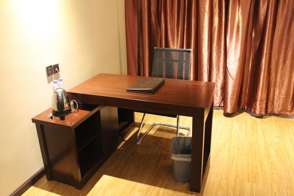 Weishi International Hotel Qing Zhou Екстериор снимка
