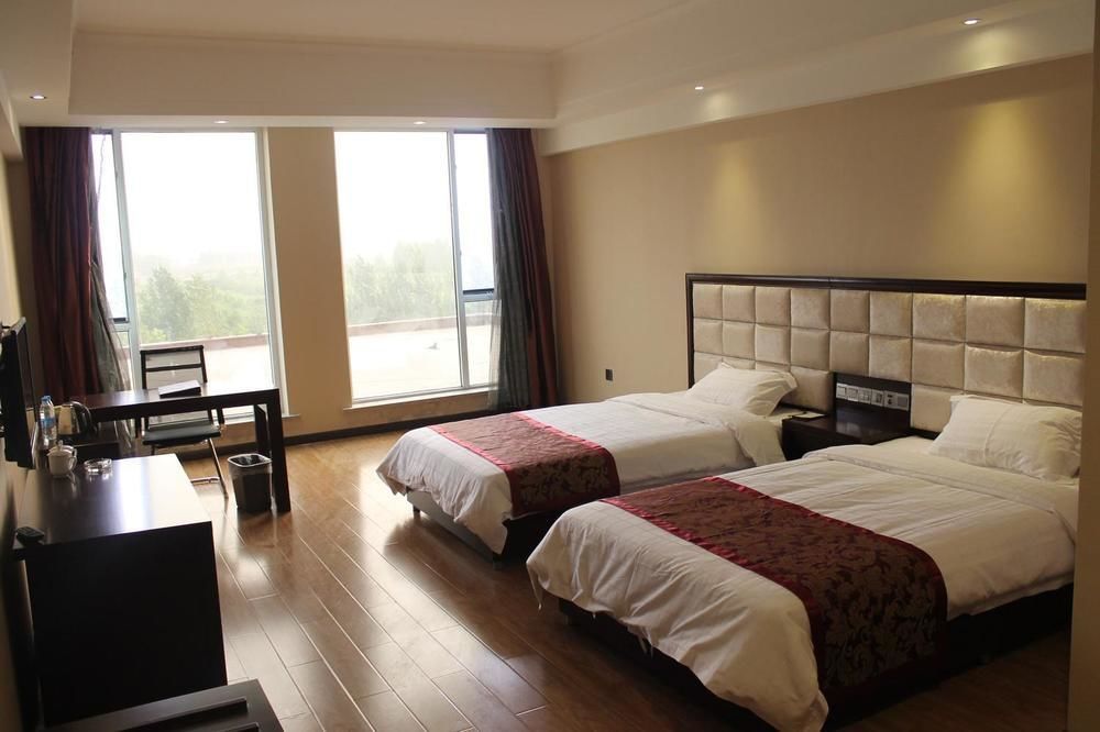 Weishi International Hotel Qing Zhou Екстериор снимка