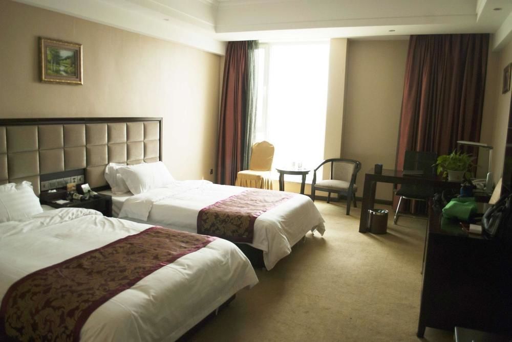 Weishi International Hotel Qing Zhou Екстериор снимка