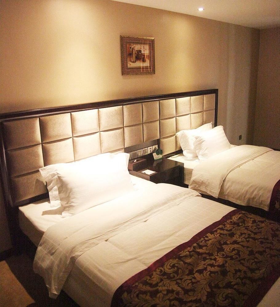Weishi International Hotel Qing Zhou Екстериор снимка