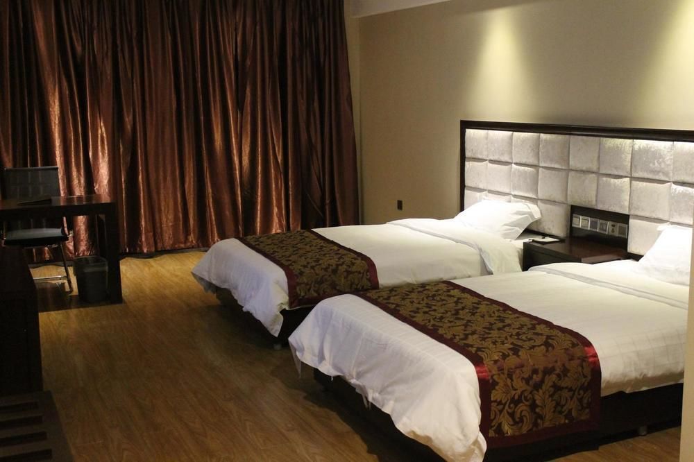 Weishi International Hotel Qing Zhou Екстериор снимка