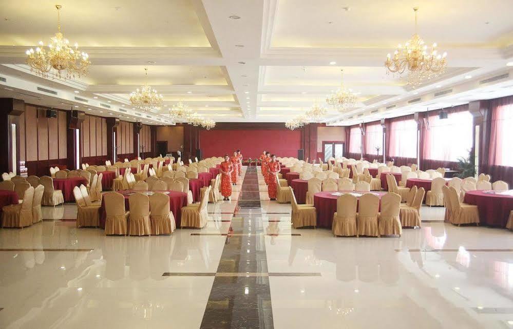 Weishi International Hotel Qing Zhou Екстериор снимка