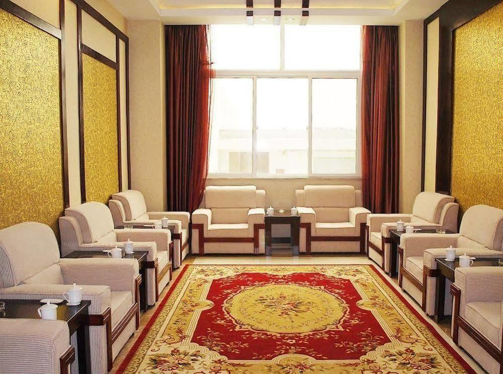 Weishi International Hotel Qing Zhou Екстериор снимка